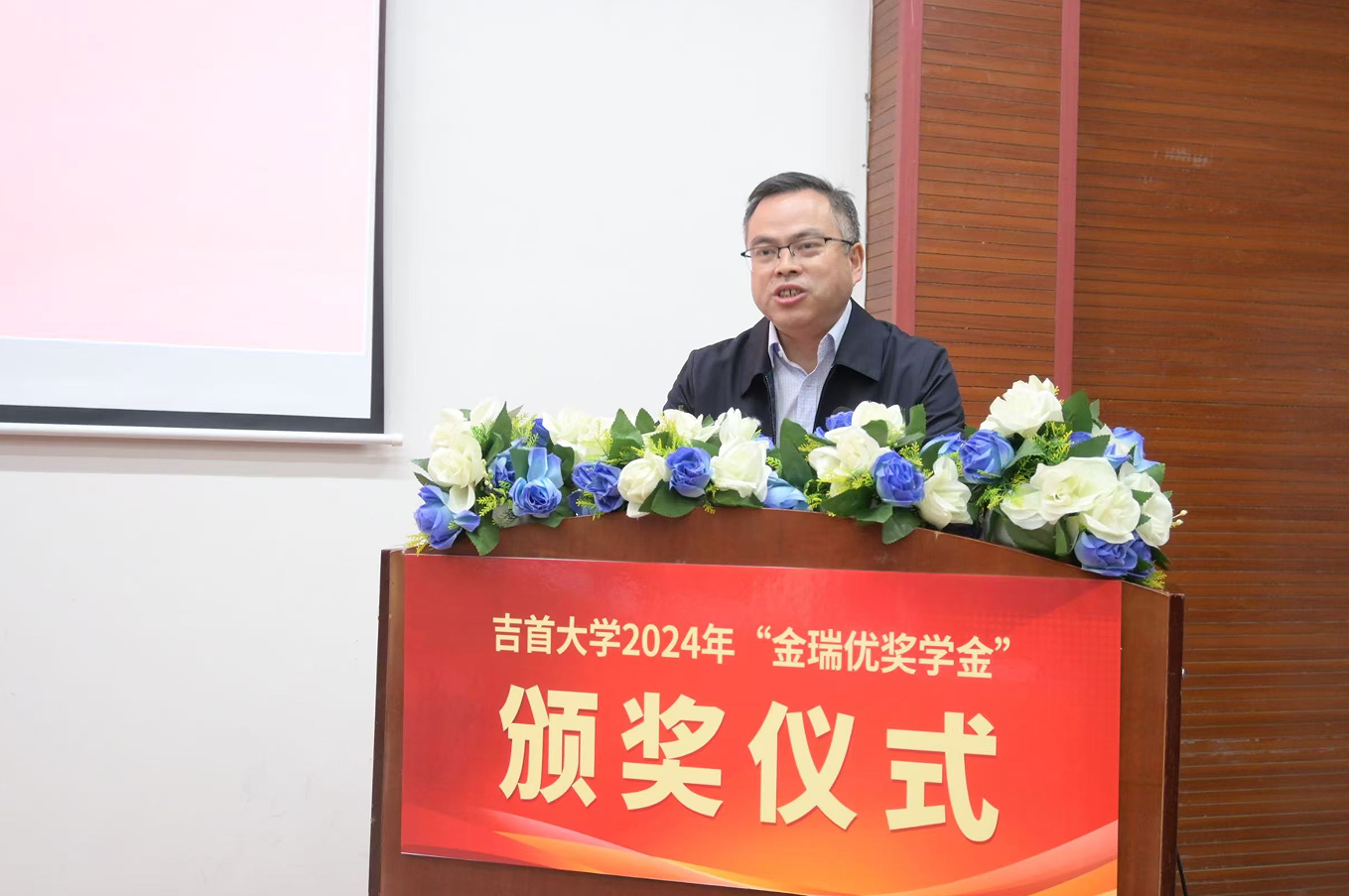 MK体育官网