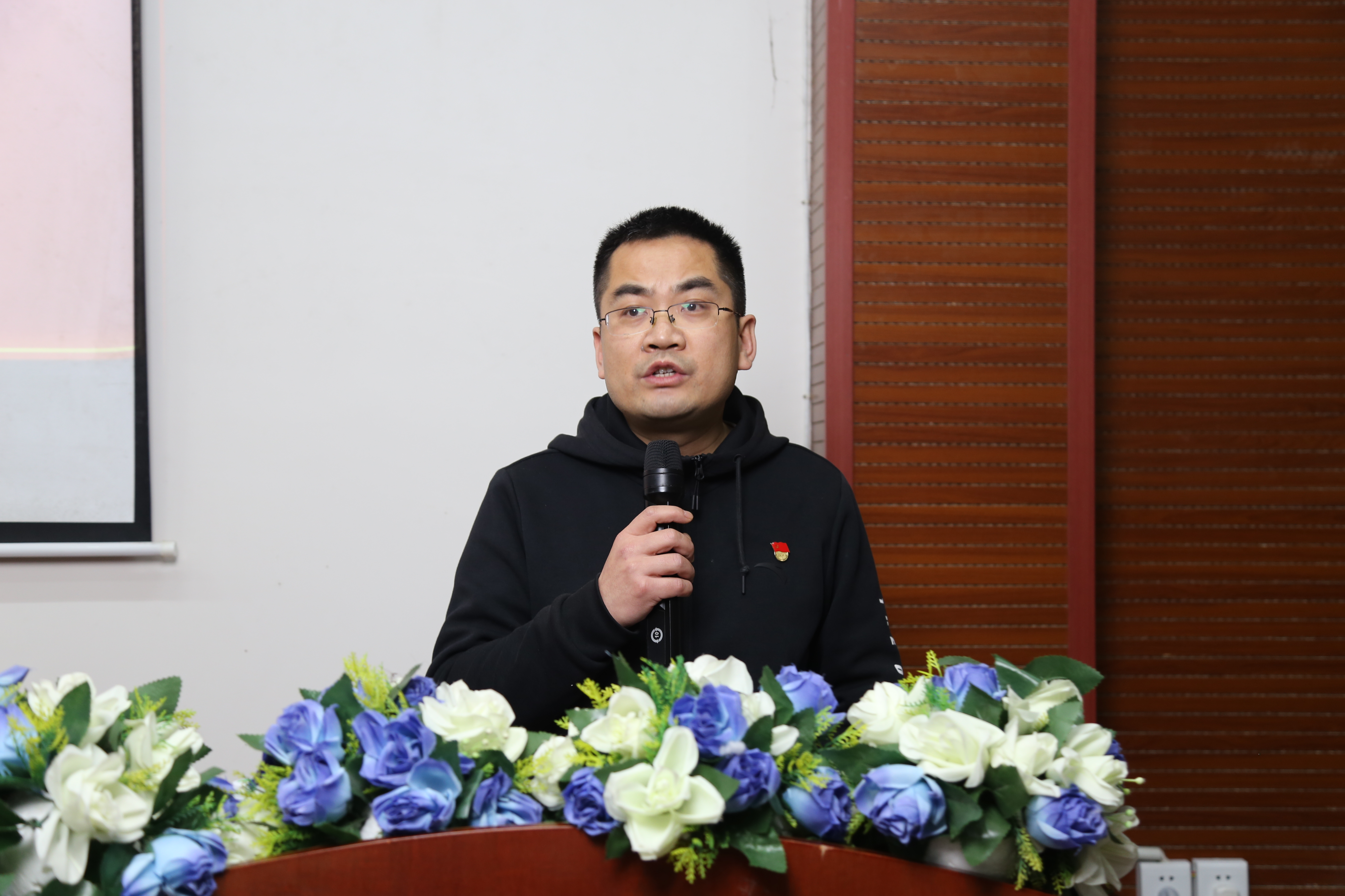 MK体育官网